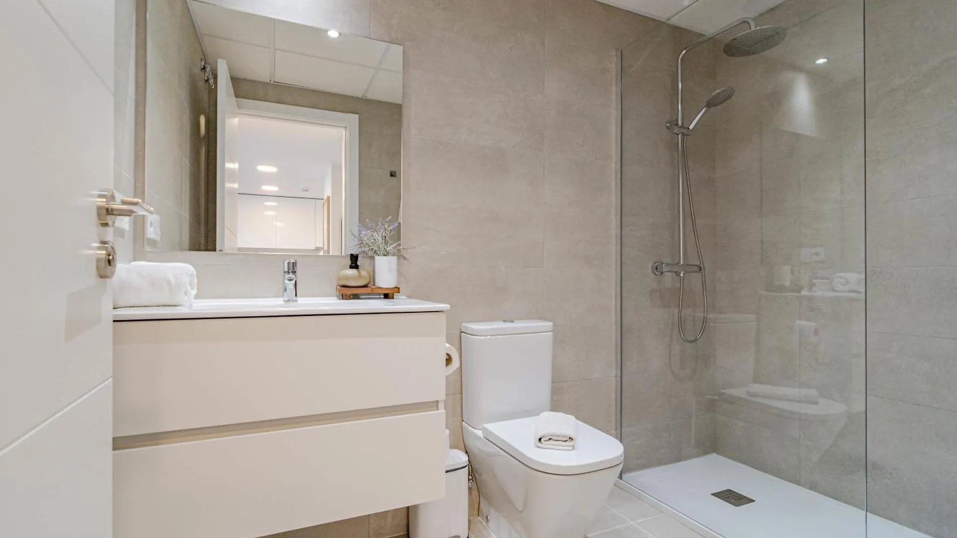 Ae2.2B - Newly Built With Big And Sunny Balcony Apartment Estepona