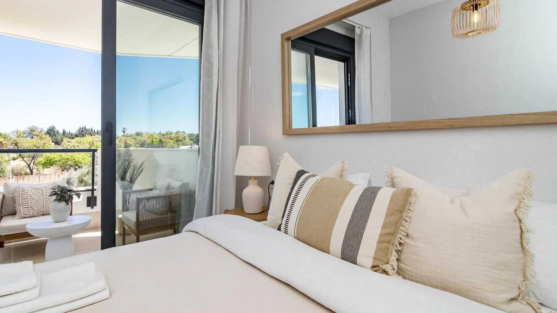 Ae2.2B - Newly Built With Big And Sunny Balcony Apartment Estepona