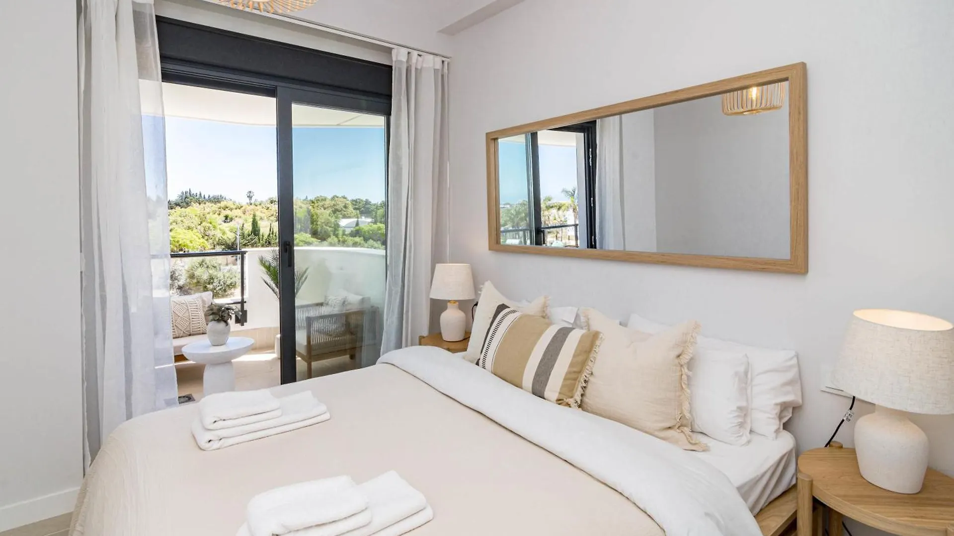 Ae2.2B - Newly Built With Big And Sunny Balcony Apartment Estepona