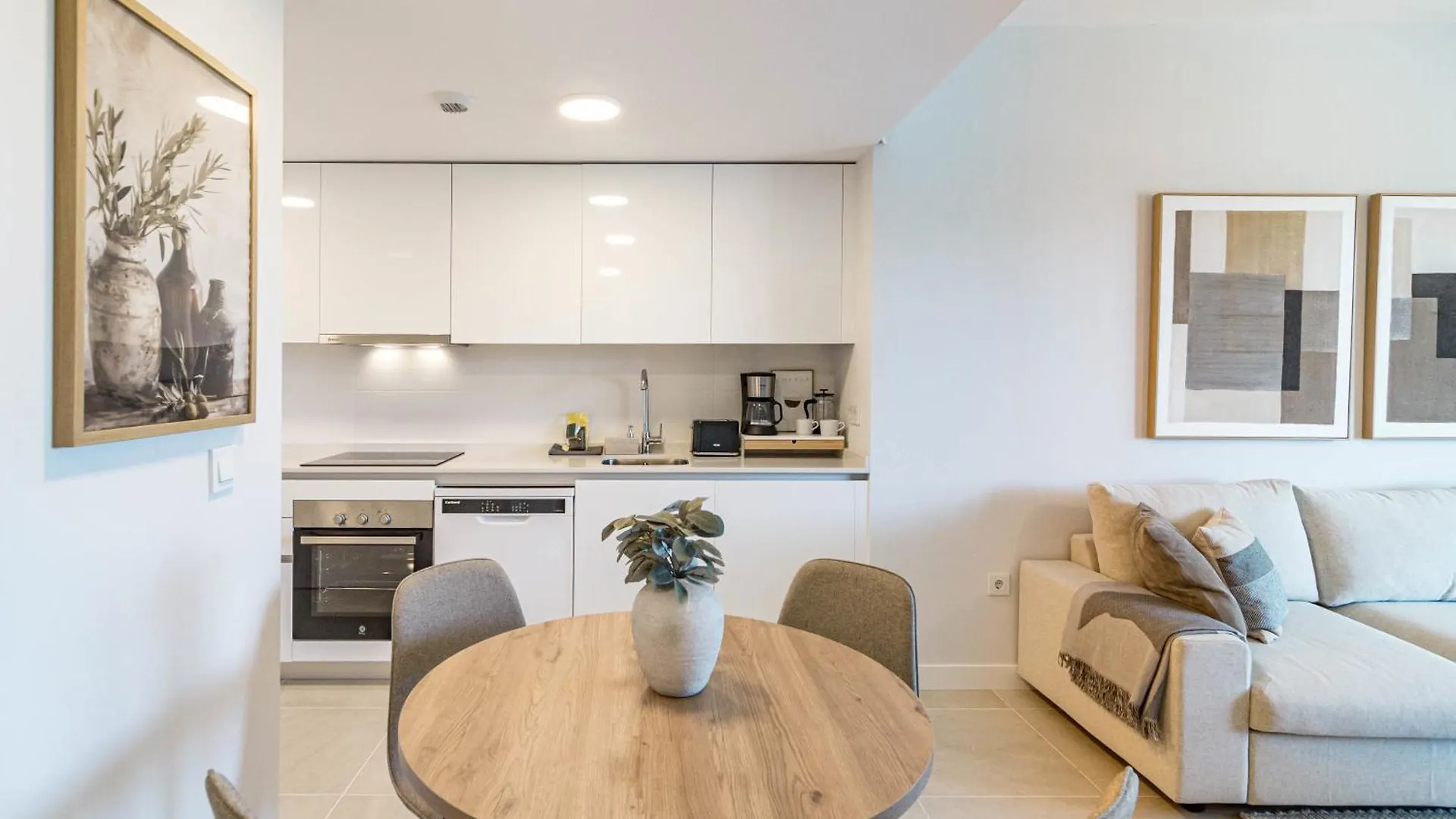 Ae2.2B - Newly Built With Big And Sunny Balcony Apartment Estepona